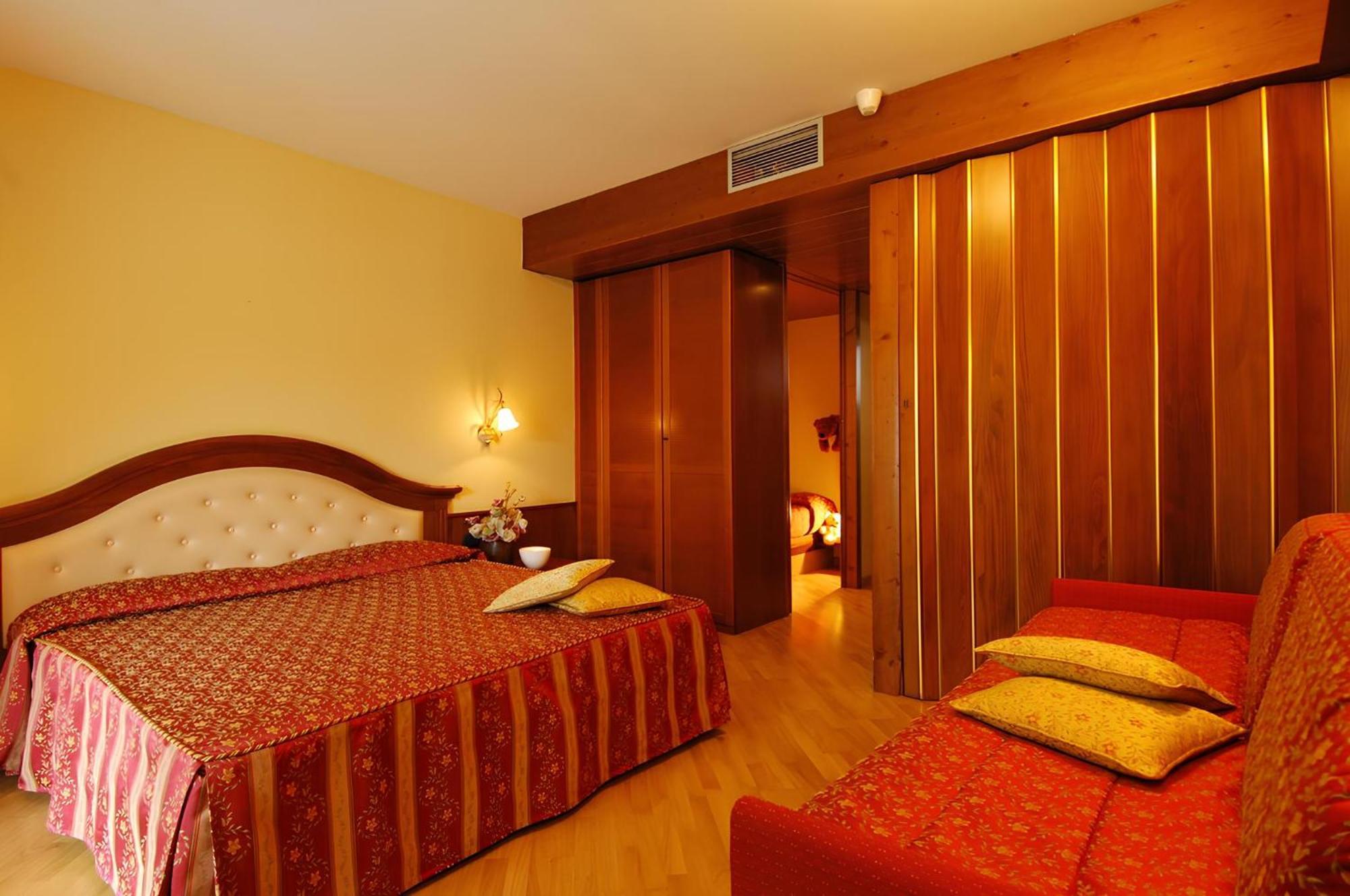 Hotel Mirabello - Slow Hotel Benessere Fiera Di Primiero Esterno foto